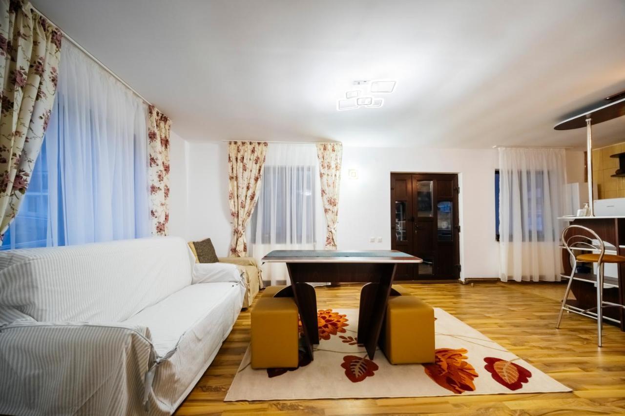 Villa Casa Valeria Voronet Esterno foto